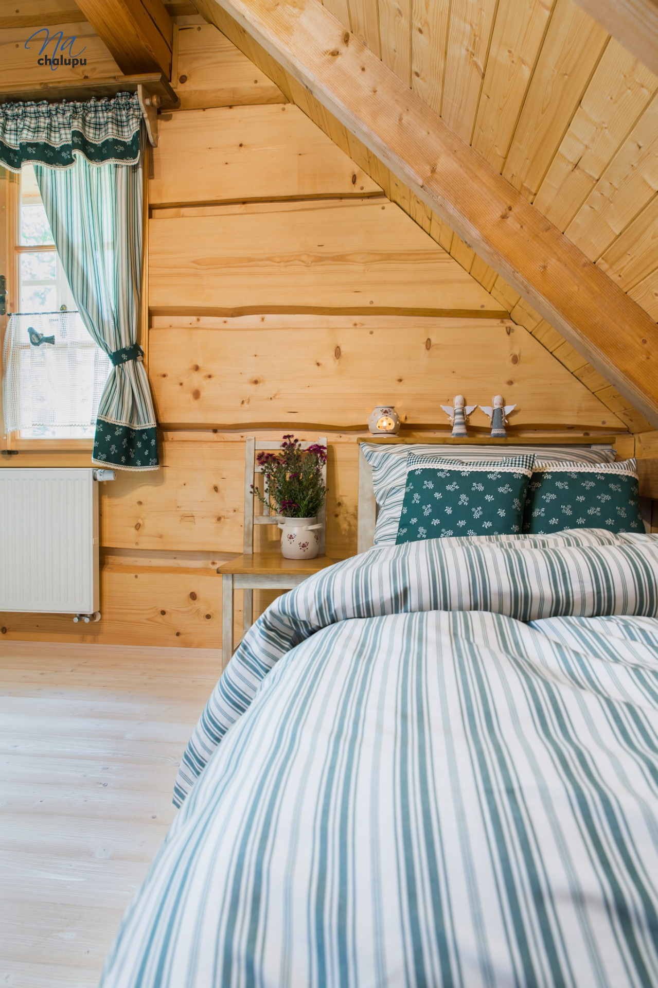 Zelené ložní z kanafasu